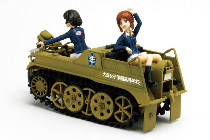 Girls und Panzer der Film 1/35 Scale Unpainted Model Kit: Miho & Yukari SdKfz 2 Oarai Girls High School Ver. Kumitateshiki Crawler Desu! image 2