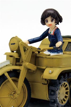 Girls und Panzer der Film 1/35 Scale Unpainted Model Kit: Miho & Yukari SdKfz 2 Oarai Girls High School Ver. Kumitateshiki Crawler Desu!