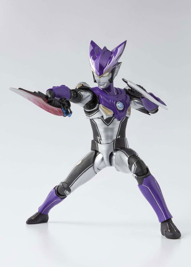S.H.Figuarts Ultraman R/B: Ultraman Rosso Wind image 2