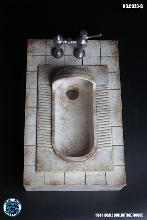 Super Duck 1/6 Scale Figure: Squat Toilet (Dirty)
