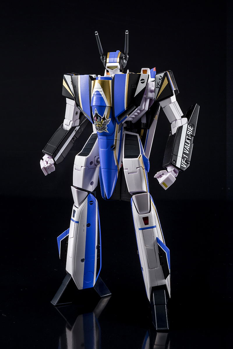 Macross 1/60 Scale: Perfect Trance VF-1J Macross 35th Anniversary Painted  Model