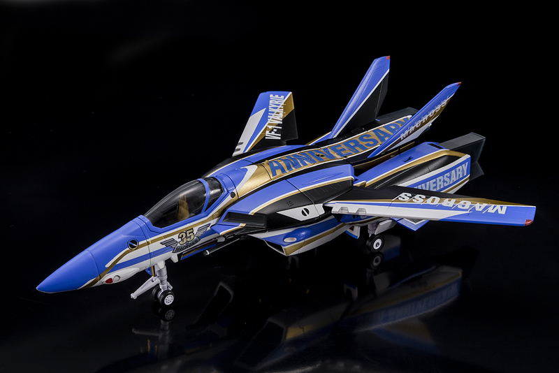 Macross 1/60 Scale: Perfect Trance VF-1J Macross 35th Anniversary Painted Model image 3