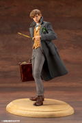 ARTFX+ Fantastic Beasts - The Crimes of Grindelwald 1/10 Scale Pre-Painted Figure: Newt Scamander thumbnail 2