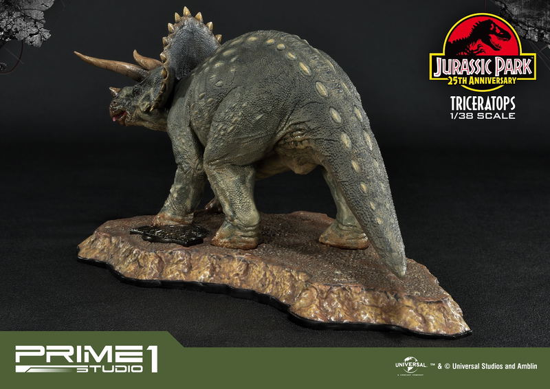 Jurassic Park Prime Collectible 1/38 Scale Figure: Triceratops image 10