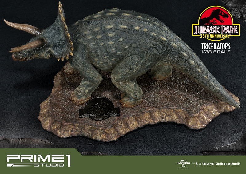 Jurassic Park Prime Collectible 1/38 Scale Figure: Triceratops image 12