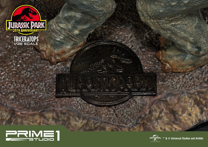 Jurassic Park Prime Collectible 1/38 Scale Figure: Triceratops image 20
