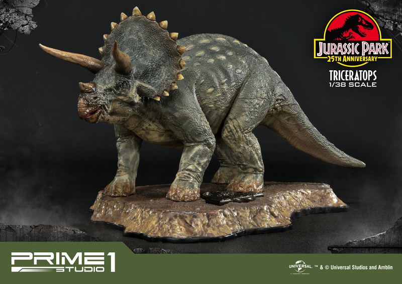 Jurassic Park Prime Collectible 1/38 Scale Figure: Triceratops image 3