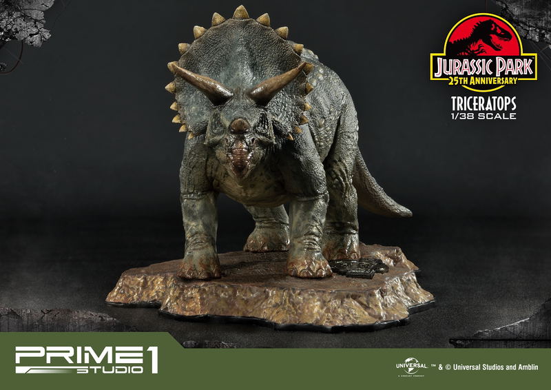 Jurassic Park Prime Collectible 1/38 Scale Figure: Triceratops image 4