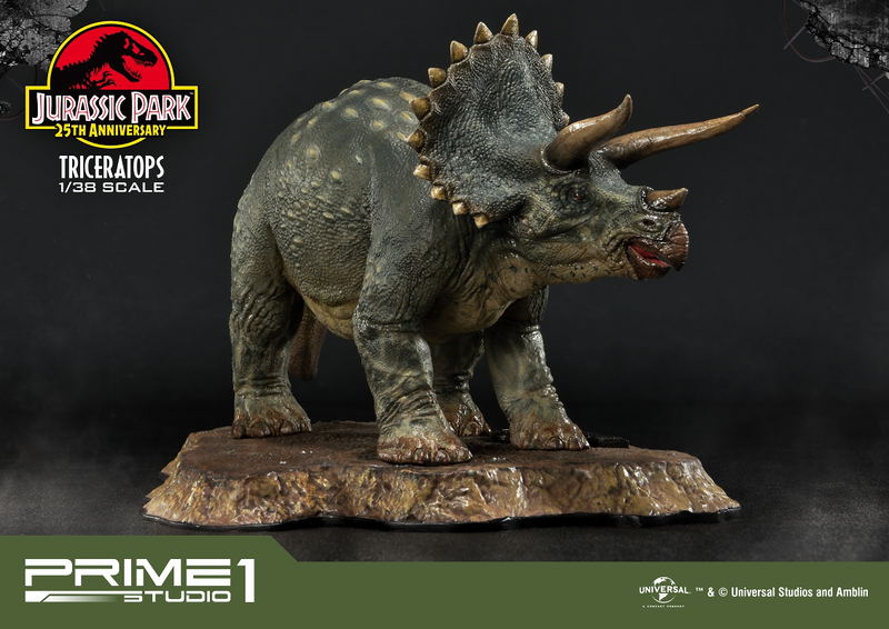 Jurassic Park Prime Collectible 1/38 Scale Figure: Triceratops image 6