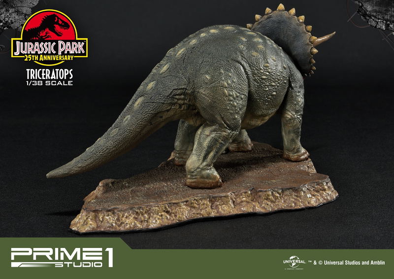 Jurassic Park Prime Collectible 1/38 Scale Figure: Triceratops image 8