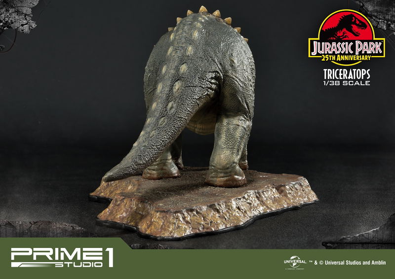 Jurassic Park Prime Collectible 1/38 Scale Figure: Triceratops image 9