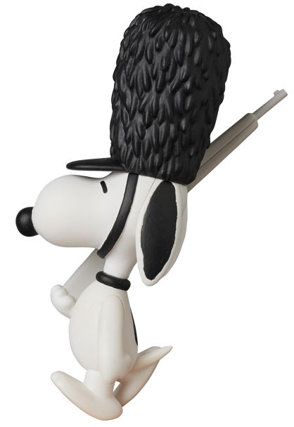 Peanuts Series 10 Ultra Detail Figure: Queen's Guard Snoopy image 1