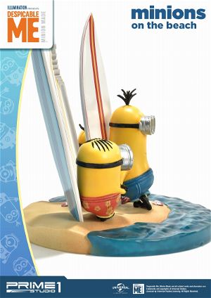 Despicable Me Prime Collectible Figure: Minions on The Beach