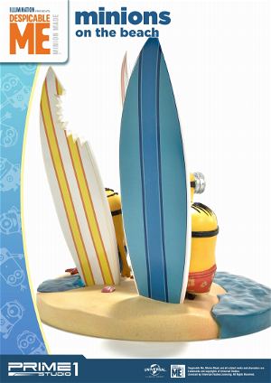 Despicable Me Prime Collectible Figure: Minions on The Beach