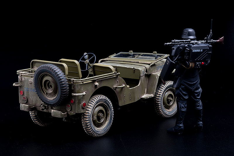 PLAMAX MF-35 The Red Spectacles 1/20 Scale Model Kit: Minimum Factory Protect Gear with Special Investigations Unit Patrol Vehicle image 4