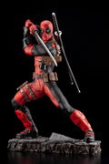 Marvel Universe 1/6 Scale Maximum Fine Art Statue: Deadpool thumbnail 2