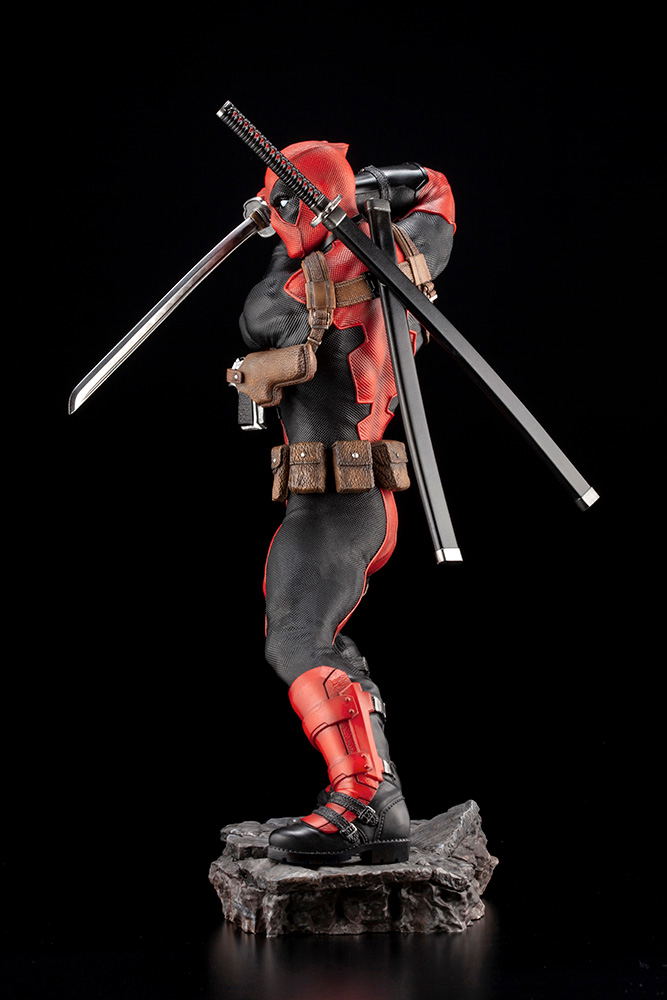 Marvel Universe 1/6 Scale Maximum Fine Art Statue: Deadpool image 4