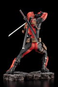 Marvel Universe 1/6 Scale Maximum Fine Art Statue: Deadpool thumbnail 5