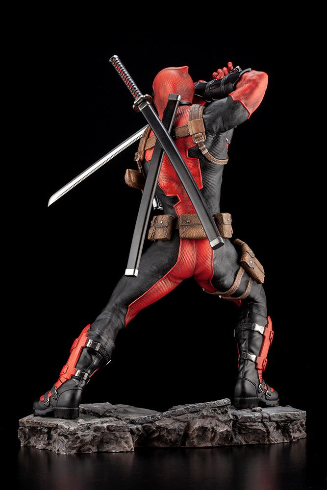 Marvel Universe 1/6 Scale Maximum Fine Art Statue: Deadpool image 5