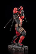 Marvel Universe 1/6 Scale Maximum Fine Art Statue: Deadpool thumbnail 7