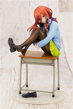 The Quintessential Quintuplets 1/8 Scale Pre-Painted Figure: Miku Nakano (Re-run)