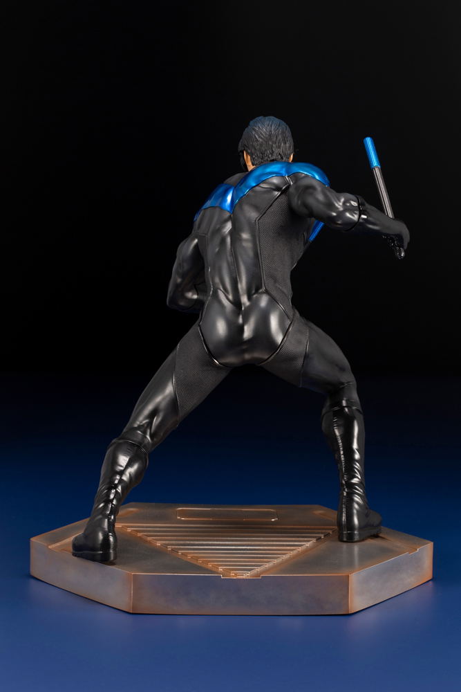 ARTFX DC Universe 1/6 Scale Pre-Painted Figure: Nightwing image 5