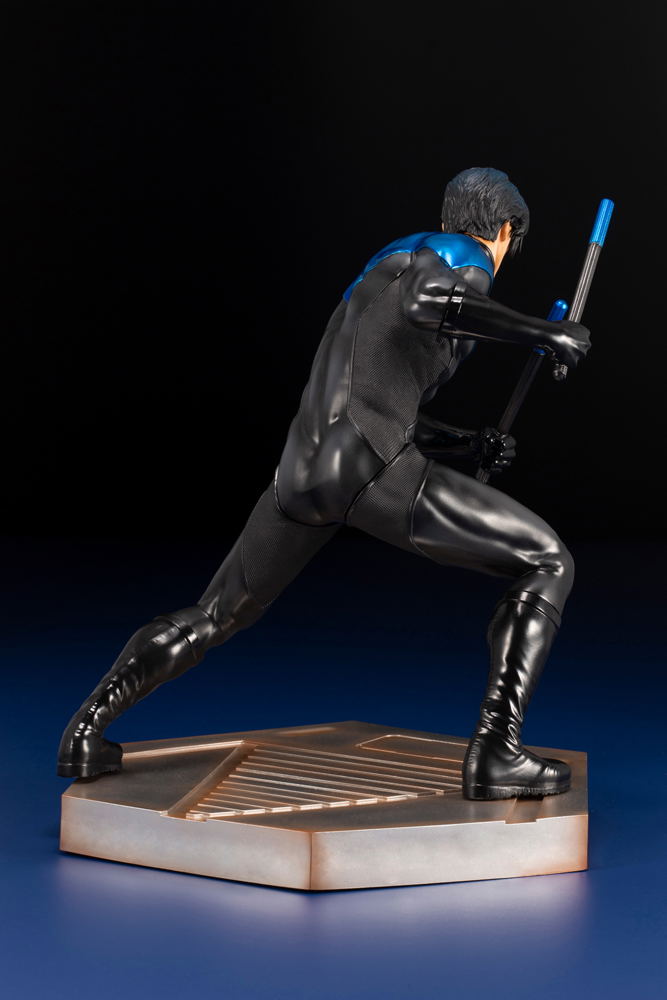ARTFX DC Universe 1/6 Scale Pre-Painted Figure: Nightwing image 6