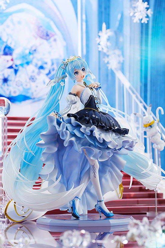 Character Vocal Series 01 Hatsune Miku 1/7 Scale Pre-Painted Figure: Snow Miku Snow Princess Ver. image 8