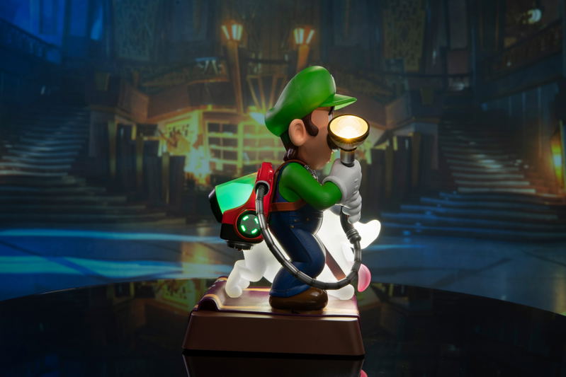Luigi's Mansion 3 Statue: Luigi & Polterpup [Collector's Edition] image 11