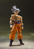 S.H.Figuarts Dragon Ball Super: Son Goku Ultra Instinct thumbnail 2