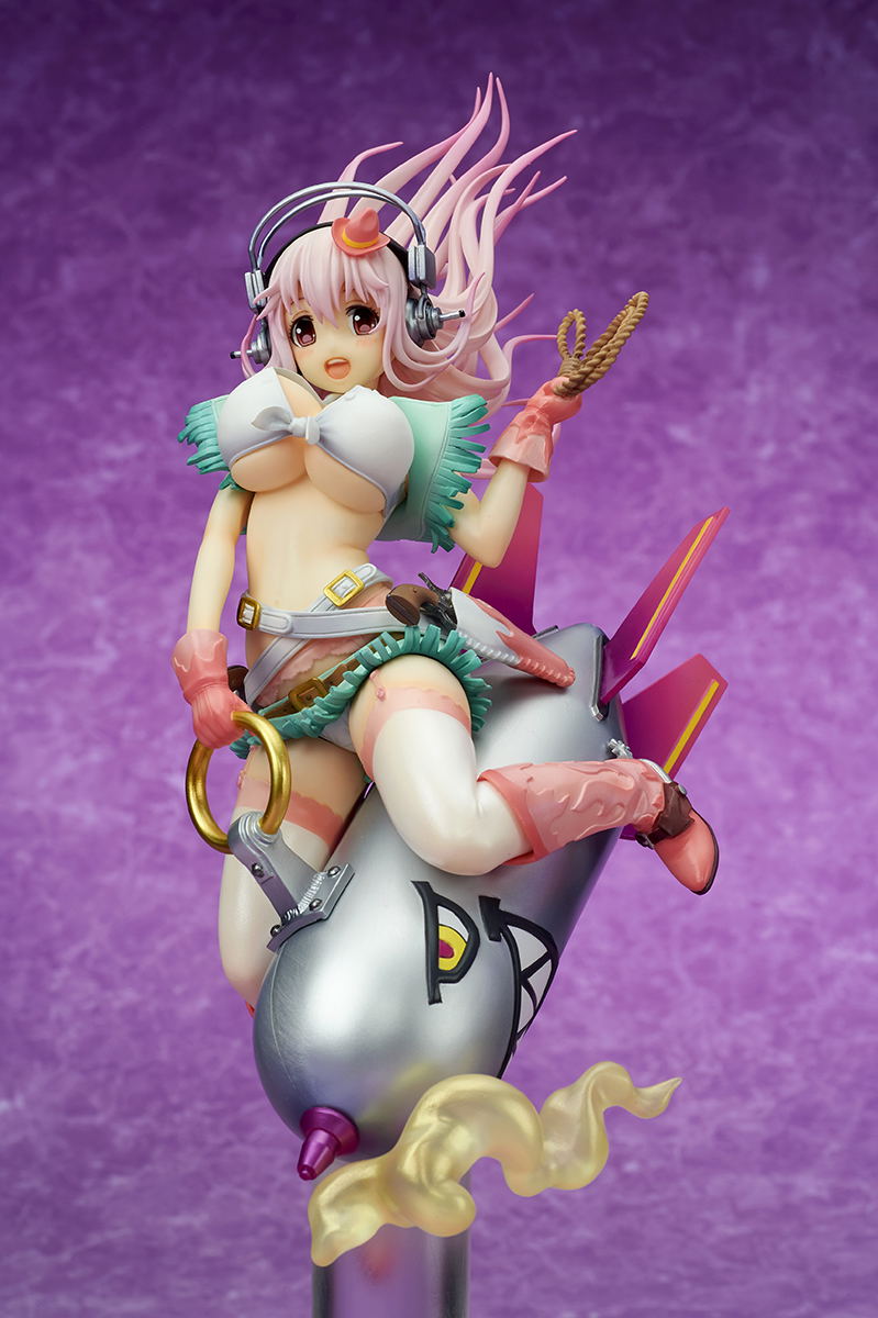 Super Sonico 1/7 Scale Pre-Painted Figure: Super Sonico Love Bomber! image 10