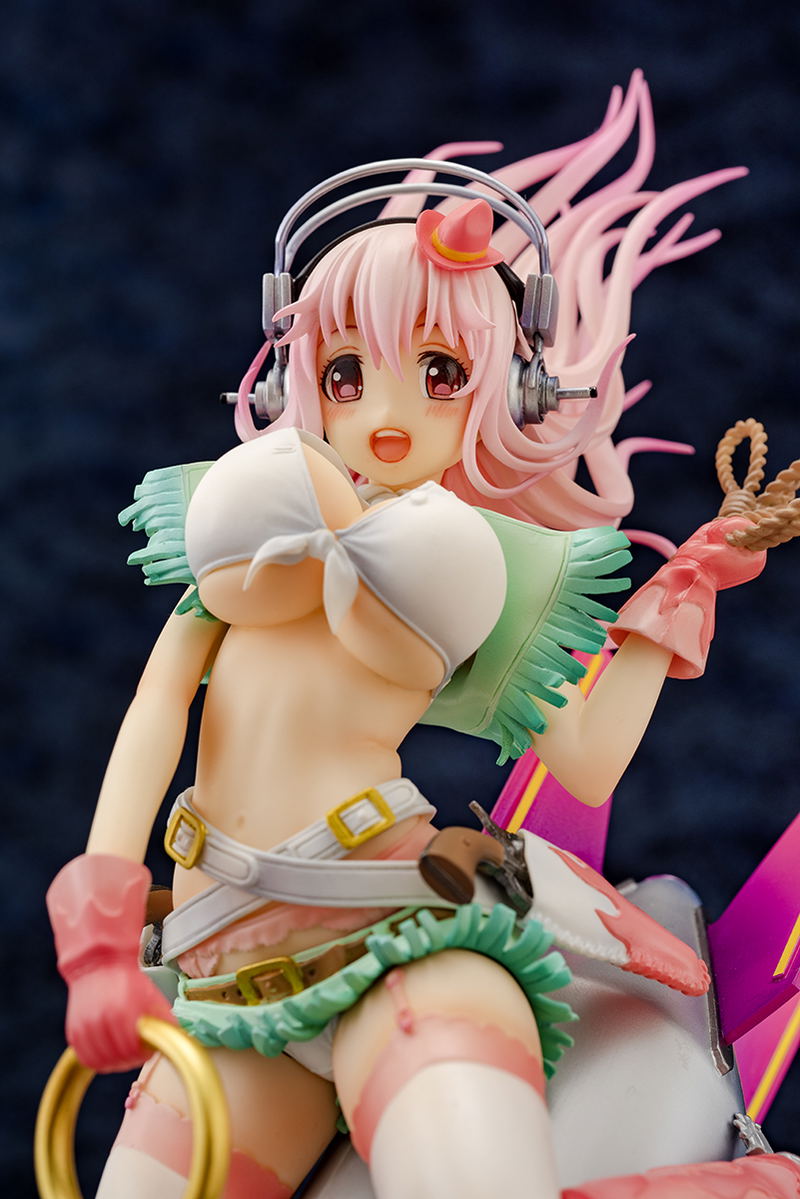 Super Sonico 1/7 Scale Pre-Painted Figure: Super Sonico Love Bomber! image 16