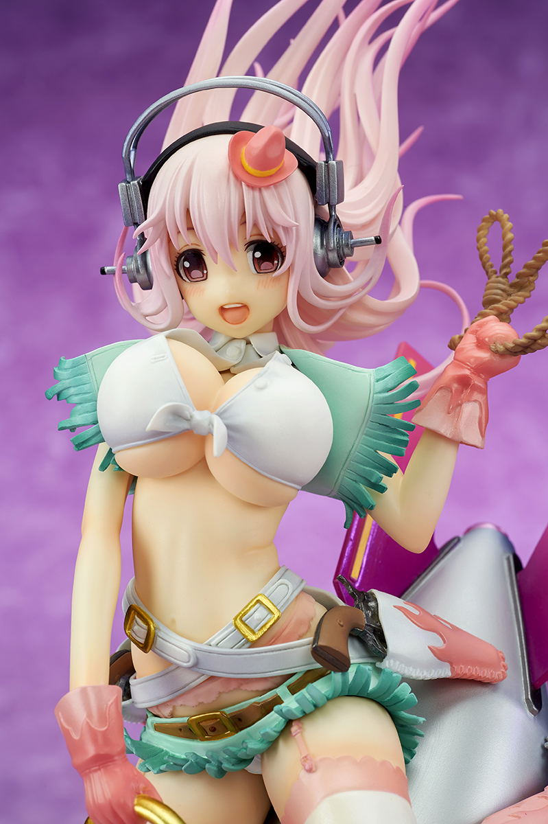 Super Sonico 1/7 Scale Pre-Painted Figure: Super Sonico Love Bomber! image 3