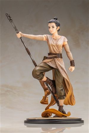 ARTFX Artist Series Star Wars The Force Awakens 1/7 Scale Pre-Painted Figure: Rey -Descendant of Light-