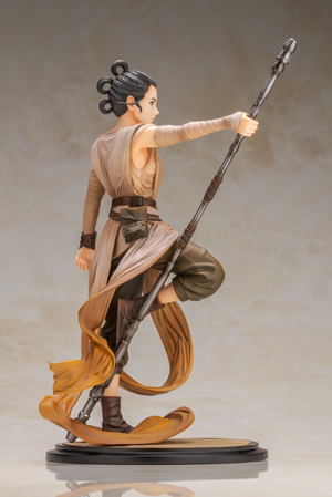 ARTFX Artist Series Star Wars The Force Awakens 1/7 Scale Pre-Painted Figure: Rey -Descendant of Light-