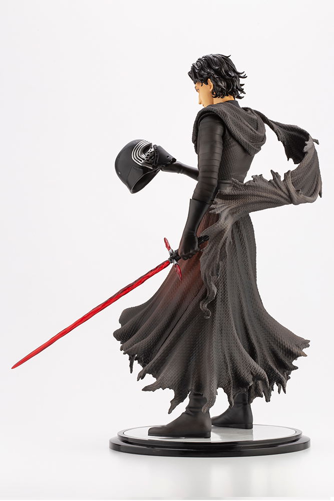 ARTFX Artist Series Star Wars The Force Awakens 1/7 Scale Pre-Painted Figure: Kylo Ren -Cloaked in Shadows- image 3