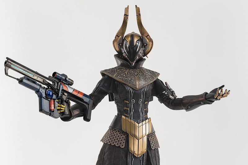 Destiny 2 1/6 Scale Collectible Figure: Warlock Philomath Golden Trace Shader image 10