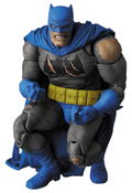 MAFEX Batman The Dark Knight Returns: Batman (TDKR - The Dark Knight Triumphant) thumbnail 1