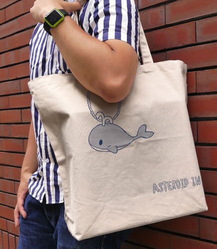 Asteroid In Love - Ao Manaka Whale Large Tote Bag Natural image 2