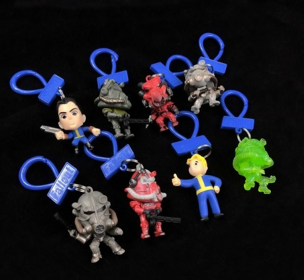 Fallout 76 Hangers Series (Random Single) image 1