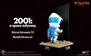 DefoReal 2001 A Space Odyssey: Astronauts 2.0 Monolith Diorama Set