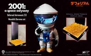 DefoReal 2001 A Space Odyssey: Astronauts 2.0 Monolith Diorama Set