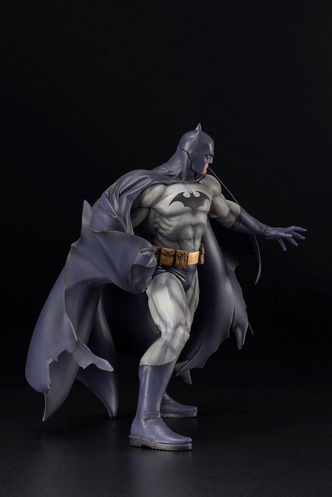 ARTFX+ DC Universe 1/10 Scale Pre-Painted Figure: Batman Hush Renewal Package image 4