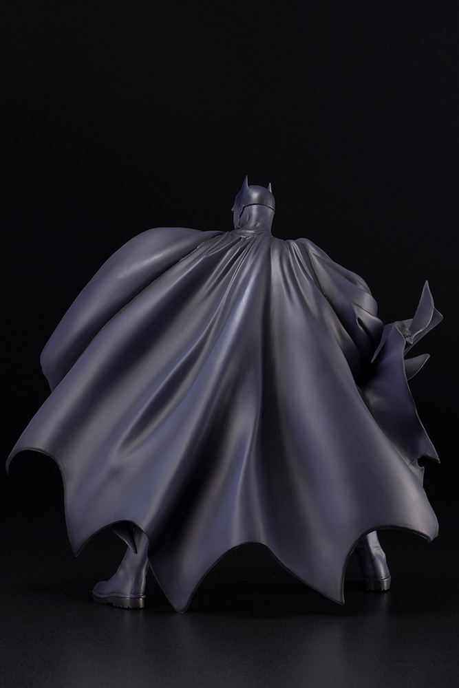 ARTFX+ DC Universe 1/10 Scale Pre-Painted Figure: Batman Hush Renewal Package image 6