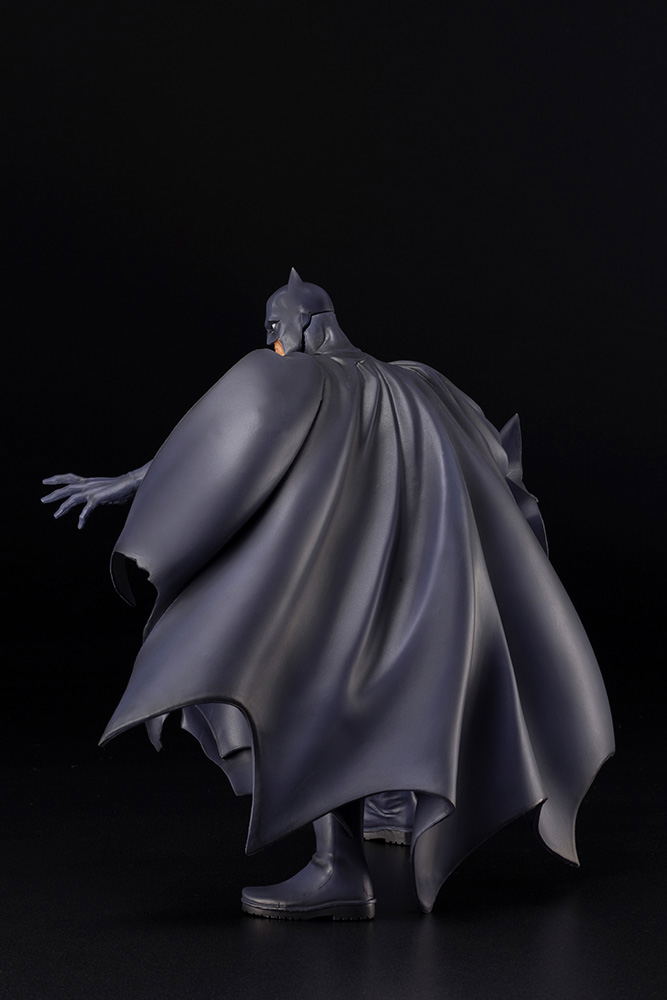ARTFX+ DC Universe 1/10 Scale Pre-Painted Figure: Batman Hush Renewal Package image 7