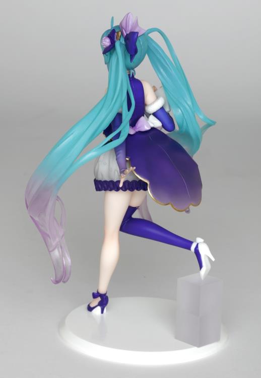 Vocaloid Figure: Hatsune Miku 3rd Season Winter Ver. image 4