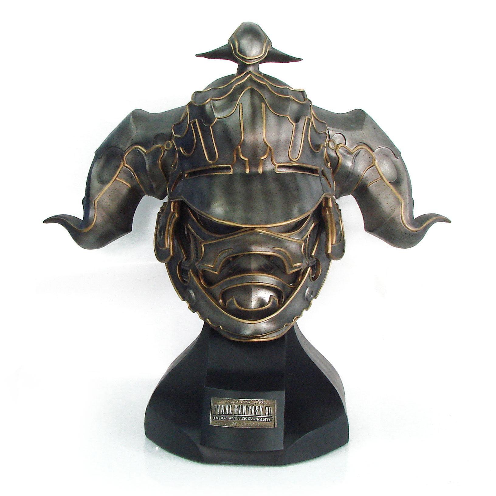 Final Fantasy XII 1/1 Scale Artifacte: Judge Magister Gabranth's Helmet (Japan)